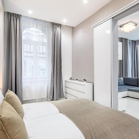 Cozy & Central Apartment With 2-Bedroom 부다페스트 외부 사진