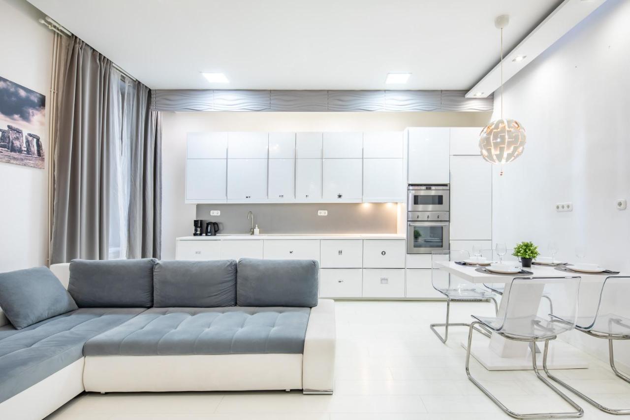 Cozy & Central Apartment With 2-Bedroom 부다페스트 외부 사진