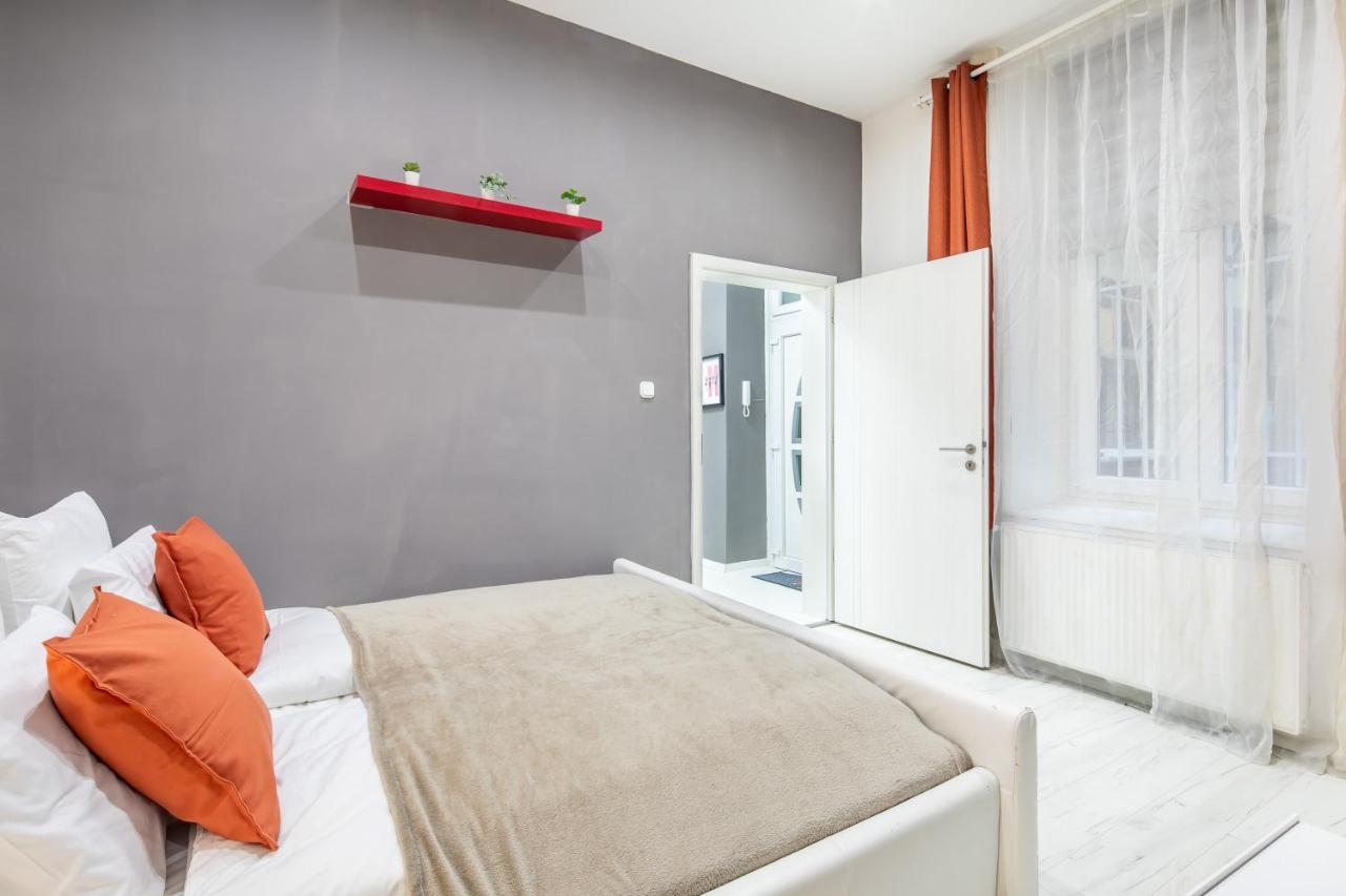 Cozy & Central Apartment With 2-Bedroom 부다페스트 외부 사진
