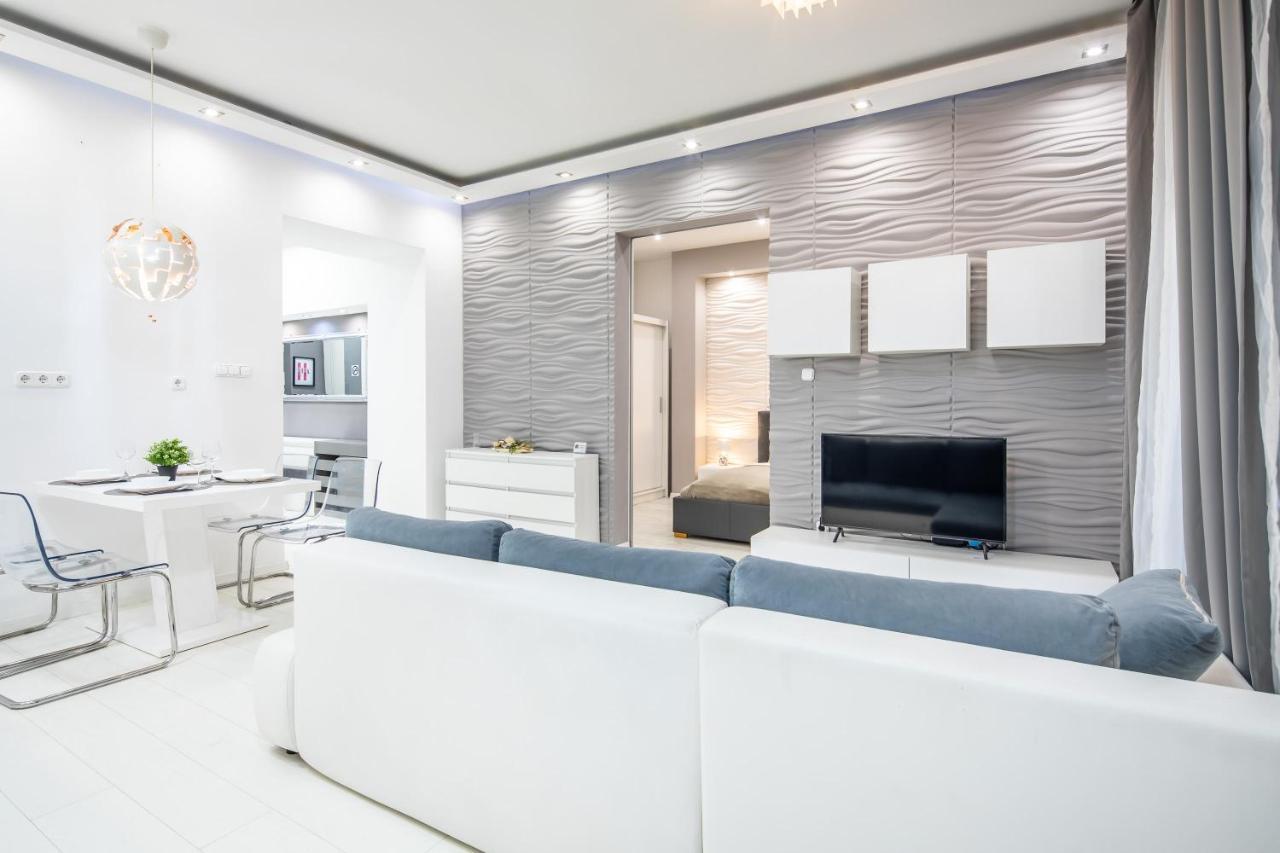Cozy & Central Apartment With 2-Bedroom 부다페스트 외부 사진